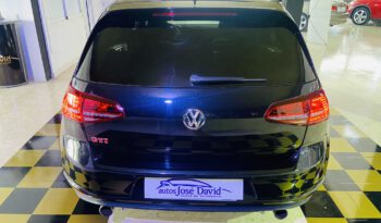 
									Volkswagen Golf GTI lleno								